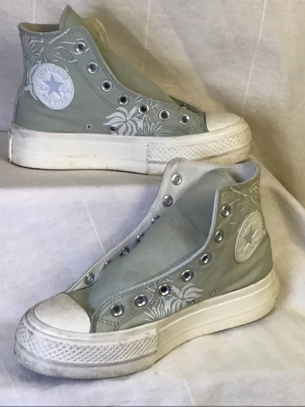 Converse Chuck Taylor All Star Sage Green/ White Floral Print High-Top Sz 6.5.